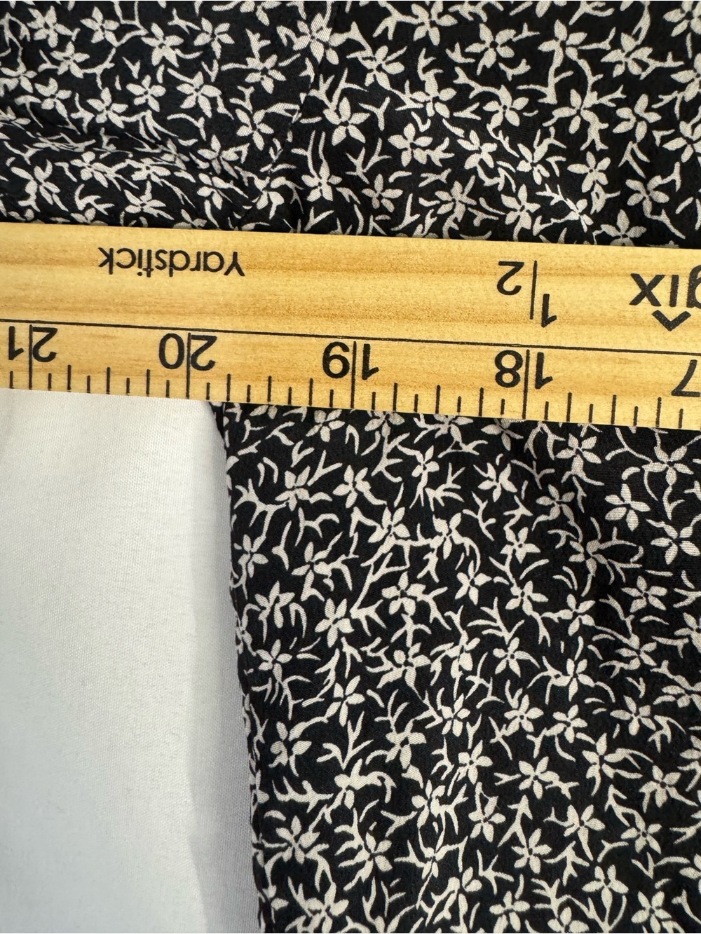 Studio Black and White Mini Floral Button-Down Shirt - Picture 6 of 7